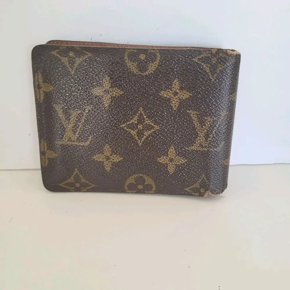 Vintage Louis Vuitton Men's LV Brown Bi-Fold Leather Wallet Monogram Card Bill